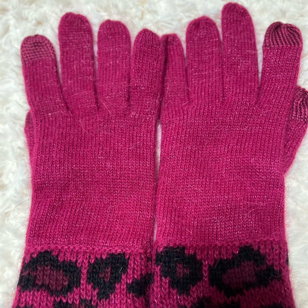 NWOT COACH Cranberry Angora Knit Tech Gloves – Leopard Ocelot & Sparkle